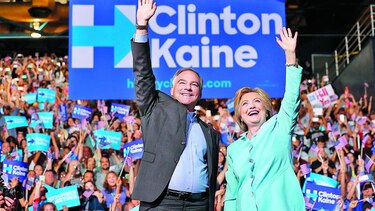 Clinton presenta en Miami su equipo para la Casa Blanca