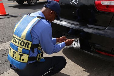 ATTT extiende vigencia de licencias expiradas  hasta el 30 de septiembre y prorroga suspensión de multa por placa vencida 