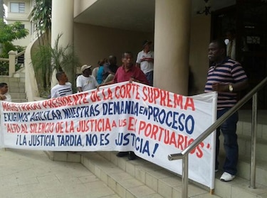 Trabajadores de la extinta Autoridad Portuaria Nacional protestan en la CSJ