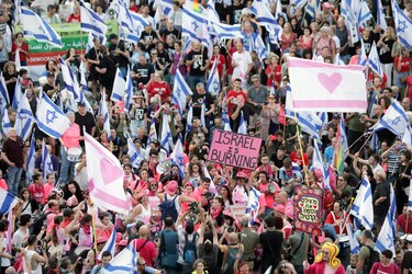Más de 100 mil israelíes se manifiestan contra la reforma judicial de Netanyahu