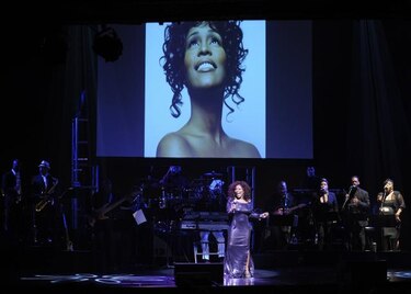 La madre de Whitney Houston escribirá un libro sobre su hija