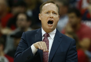 Mike Budenholzer, nombrado entrenador del año en la NBA