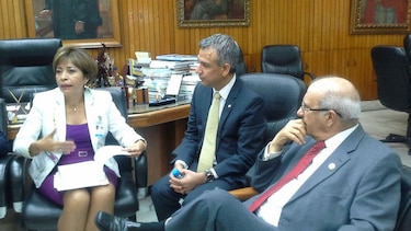 Rector reconoce fallas en entrega de información a Contraloría