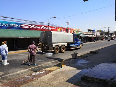 Realizan operativo de limpieza y desinfección en calles de Las Tablas