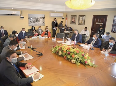 Legislan sobre a dónde debe ir el dinero por comerciales doblados