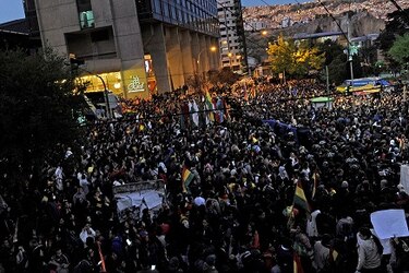 Violentas protestas a gritos de 'fraude' en Bolivia; Evo Morales a punto de obtener la reelección