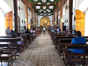 Iglesia salvadoreña reabre templos con las medidas preventivas de la Covid-19