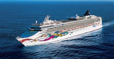 Se dinamiza el turismo con llegada de cruceros