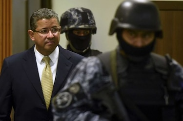 Tribunal salvadoreño reprograma juicio a expresidente Flores 