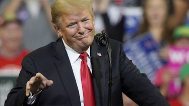 Donald Trump cuestiona alzas de tasas de interés de la FED