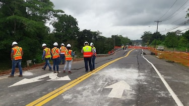 Evalúan afectación de tramo de la vía Transístmica en Buena Vista de Colón