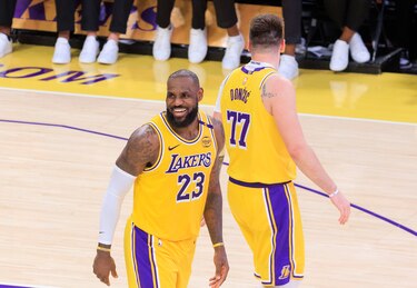 Los Lakers ganan contra Clippers y los Nuggets arrollan a los Blazers con 157 puntos