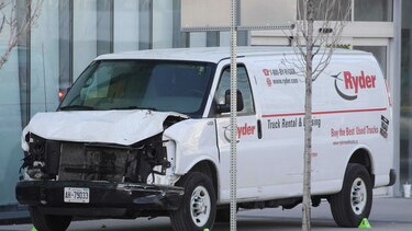 Acusan a chofer que embistió peatones en Canadá de 10 asesinatos premeditados