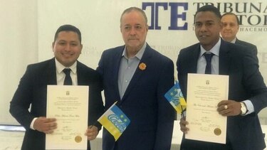 El panameñista Pedro Torres y su suplente reciben credenciales