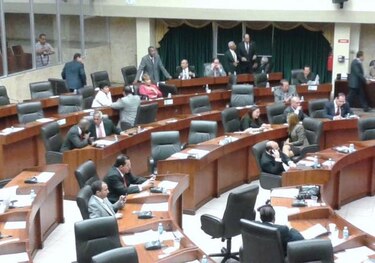 Aprueban seis proyectos de ley en cinco horas y media