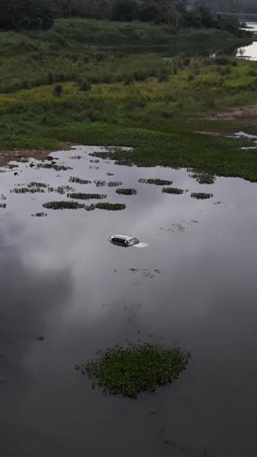 Hallan cadáver dentro de vehículo BMW en río Chagres