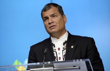 Presidente Rafael Correa denuncia 'conspiración para tumbarlo del gobierno'