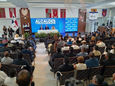 Nuevo ciclo de gobierno: los alcaldes electos de Panamá reciben sus credenciales