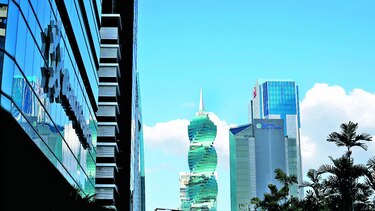 Analizan implicaciones de nueva regulación en seguros