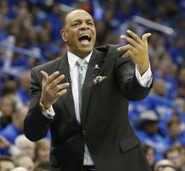 Nets contratan a Hollins como Nuevo entrenador