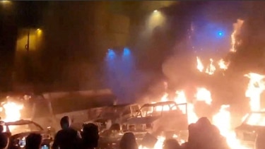 El líder supremo de Irán acusa a los manifestantes de ‘complacer’ a Trump mientras las protestas se intensifican en el país
