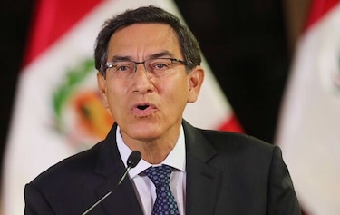 Vizcarra da por superada crisis y reanuda giras al bajar tensiones en Perú