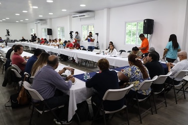 Ejecutivo insiste en pasar a la segunda fase del diálogo; alianzas dicen que aún no se terminan de discutir los temas