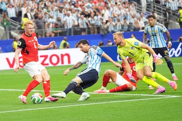 Messi rebasa la historia, doblega a Austria y sitúa a Argentina casi en dieciseisavos