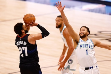 Los Wolves remontan 20 puntos y eliminan a los campeones Nuggets