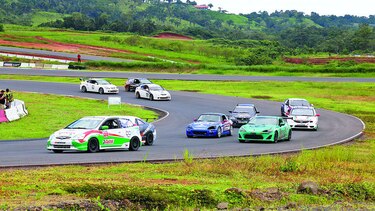 Bólidos en la pista