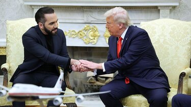 “Bukele se siente empoderado por su alianza con Trump”: cómo aumentó la presión sobre las voces críticas con el gobierno en El Salvador
