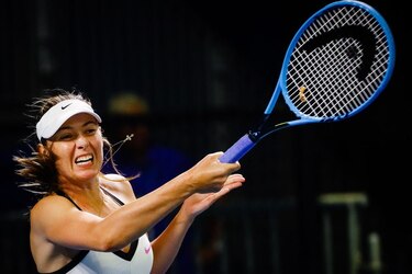 Sharapova cae en la primera ronda de torneo de Brisbane