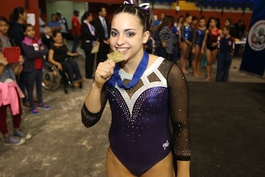 La gimnasta panameña Amado gana cuatro medallas en Estados Unidos