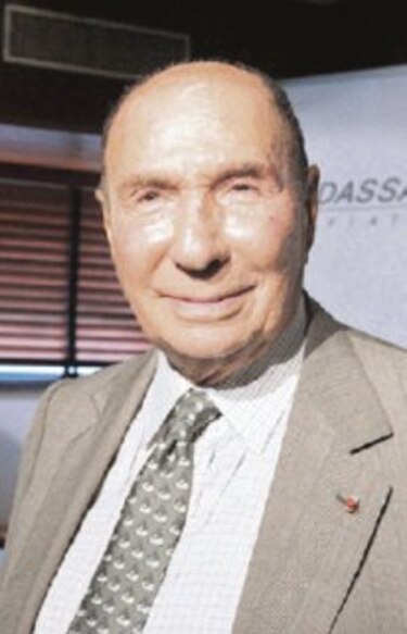 Retiran inmunidad a senador Dassault