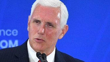 Pence dice que Estados Unidos presionará por la libertad religiosa en Corea del Norte