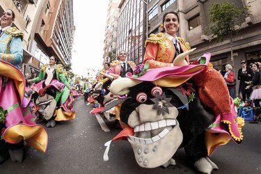 El Carnaval inunda España con el humor, el ingenio y la ironía