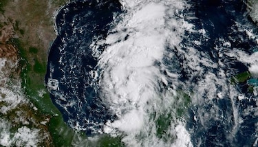 Costa texana se prepara para paso tormenta tropical Harvey