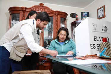 ‘Todo está listo’ para las votaciones de la consulta popular de este domingo en Ecuador