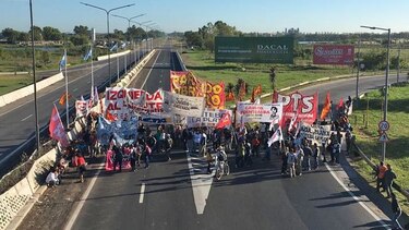 Argentina se paraliza en primera huelga general contra Mauricio Macri