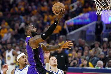 Los Lakers funden a los Warriors y mandan por 2-1 en la serie