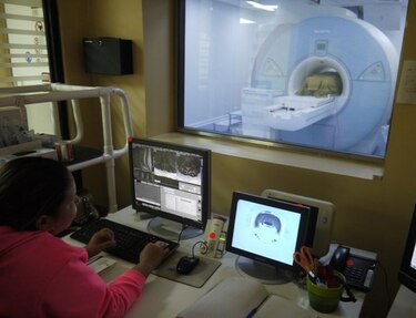Se reanuda el servicio de resonancia magnética en el hospital Susana Jones Cano