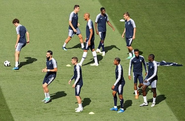 Sin mucho alarde, Francia prepara octavos ante Dinamarca