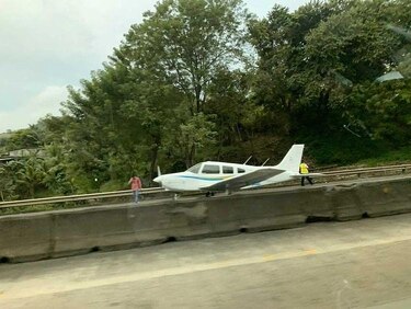 Aeronave aterriza de emergencia en la autopista Panamá-Colón