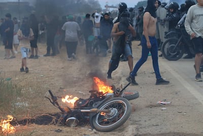 Defensoría del Pueblo reporta 16 civiles y 19 policías heridos en operativo de desbloqueo en Bolivia