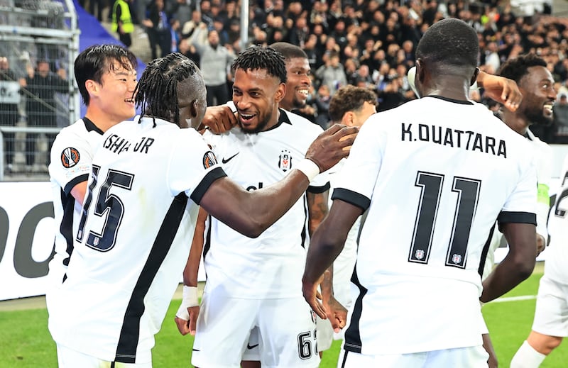 Besiktas rescata un empate ante Crystal Palace con Michael Amir Murillo en cancha