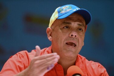 Chavismo rechaza condiciones 'malcriadas' de la oposición para un diálogo