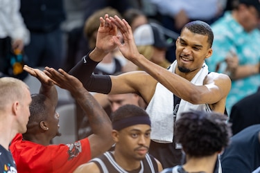 Wembanyama venga su expulsión y devuelve la ventaja a los Spurs