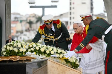 El papa, desde Argelia: Dios ‘no está con los prepotentes y los soberbios’