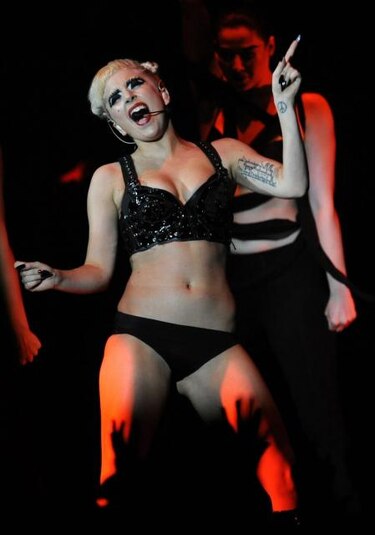 Lady Gaga lanzó a través de su twitter nuevo video clip