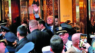 Republicanos retiran apoyo a Trump por comentarios lascivos